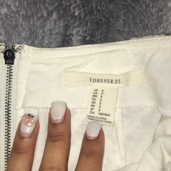 Mini skirt - Picture 3 of 3